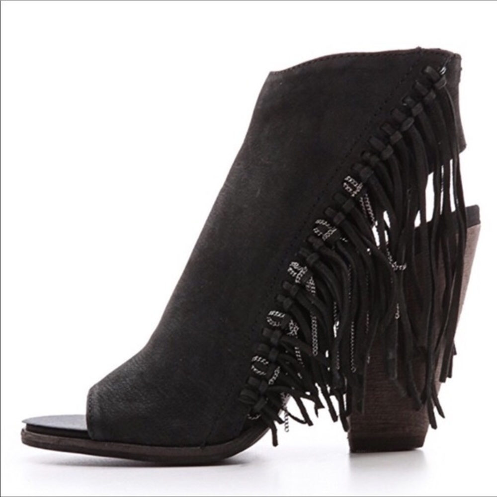❗️SOLD❗️Dolce Vita Noralee fringe booties